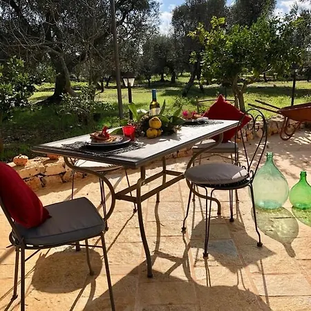 بيت للعطل Chateaux Des Trulli سان ميكيلي سالنتينو